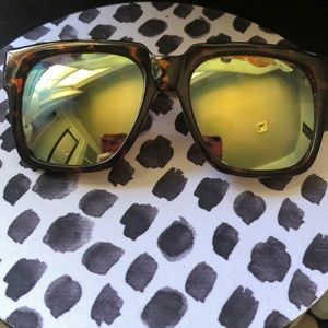 QUAY ON THE PROWL sunglasses